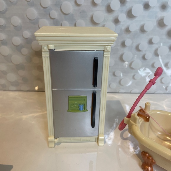 Fisher Price 💕Loving Family Fridge ❄️ & Bath tub 🛀bundle - Picture 3 of 10